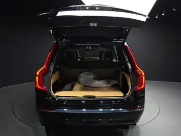 2025 Volvo XC90 с пробегом 8 458 км