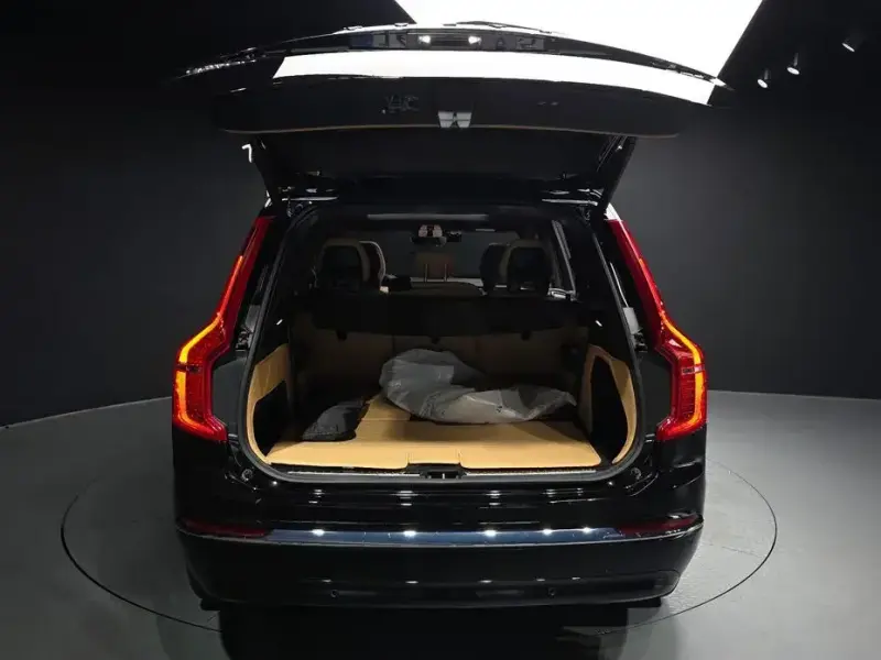 2025 Volvo XC90 с пробегом 8 458 км
