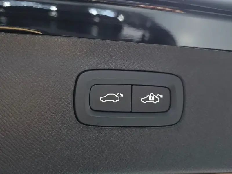 2025 Volvo XC90 с пробегом 8 458 км