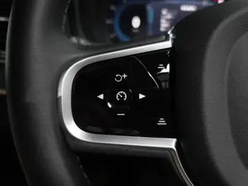 2025 Volvo XC90 с пробегом 8 458 км