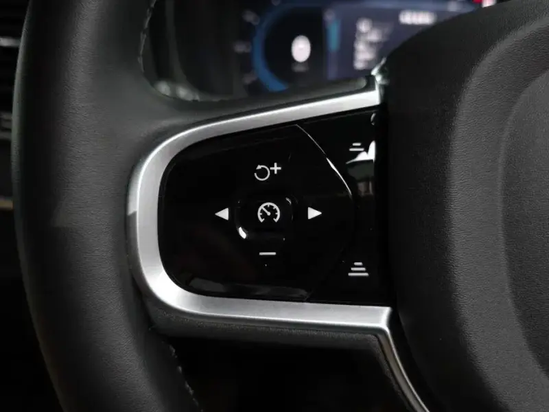 2025 Volvo XC90 с пробегом 8 458 км
