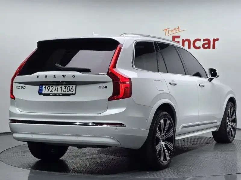 2023 Volvo XC90 с пробегом 63 972 км
