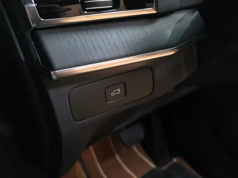 2025 Volvo XC90 с пробегом 8 458 км