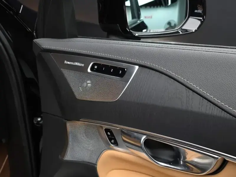 2025 Volvo XC90 с пробегом 8 458 км