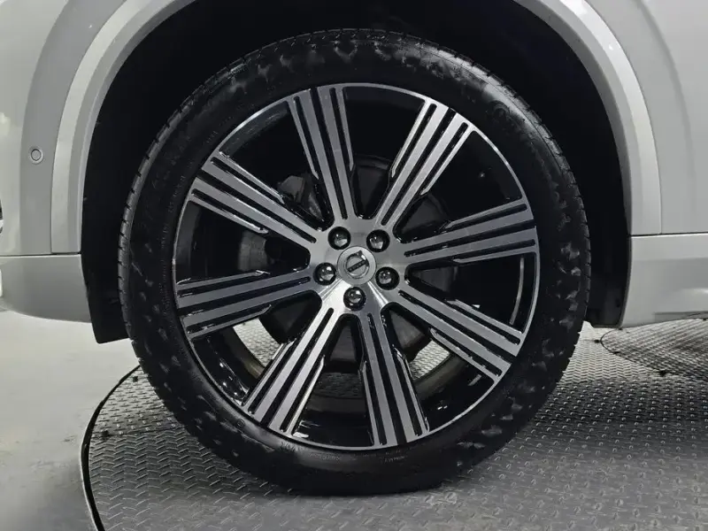 2023 Volvo XC90 с пробегом 63 972 км