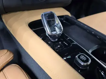 2023 Volvo XC90 с пробегом 63 972 км