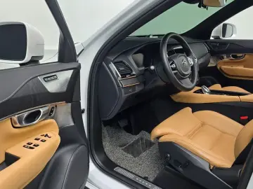 2023 Volvo XC90 с пробегом 63 972 км
