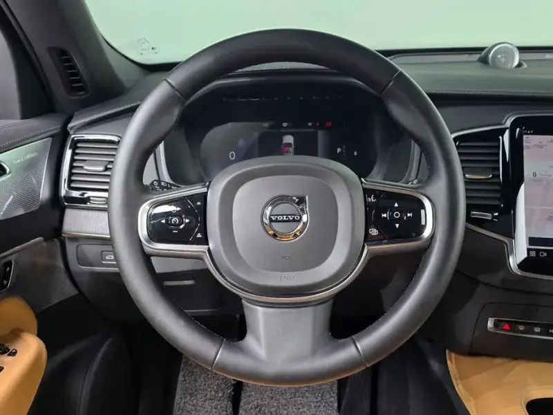 2023 Volvo XC90 с пробегом 63 972 км