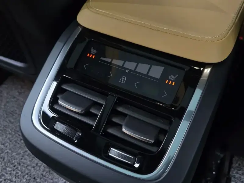 2023 Volvo XC90 с пробегом 63 972 км