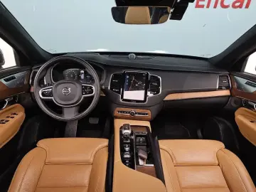 2020 Volvo XC90 с пробегом 32 545 км