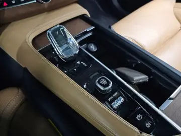 2020 Volvo XC90 с пробегом 32 545 км
