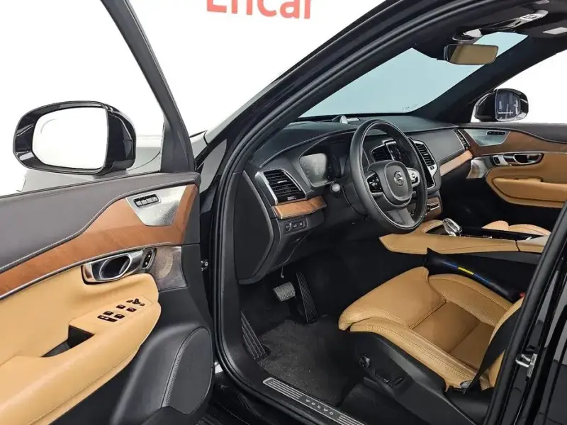 2020 Volvo XC90 с пробегом 32 545 км