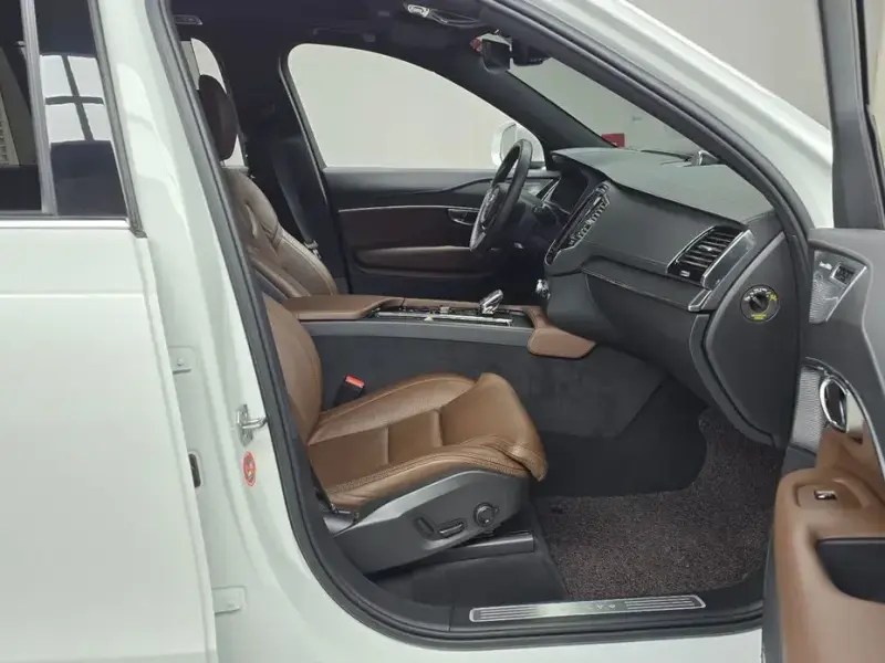 2021 Volvo XC90 с пробегом 14 599 км