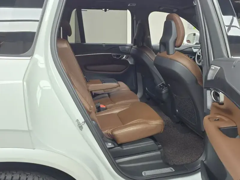 2021 Volvo XC90 с пробегом 14 599 км