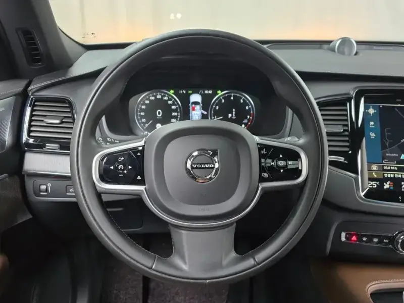 2021 Volvo XC90 с пробегом 14 599 км