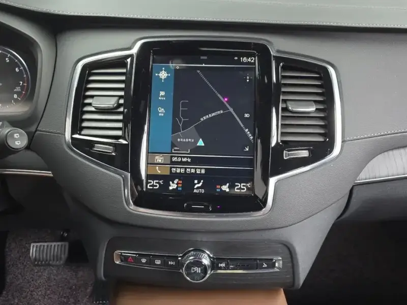 2021 Volvo XC90 с пробегом 14 599 км