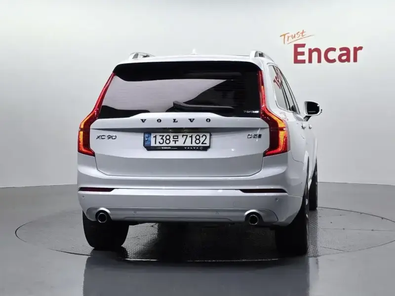 2019 Volvo XC90 с пробегом 100 854 км
