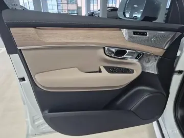 2026 Volvo XC90 с пробегом 294 км
