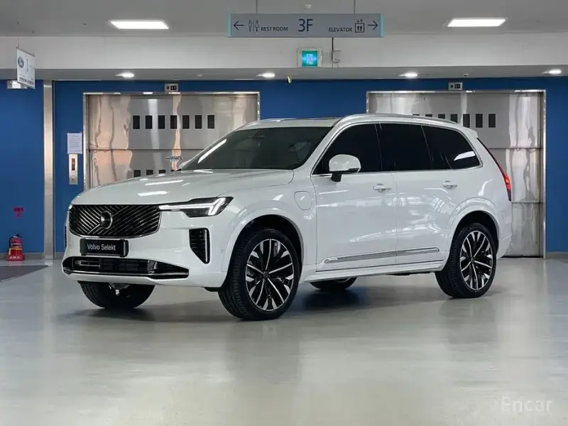 2025 Volvo XC90 с пробегом 5 753 км