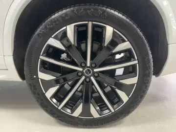 2025 Volvo XC90 с пробегом 5 753 км
