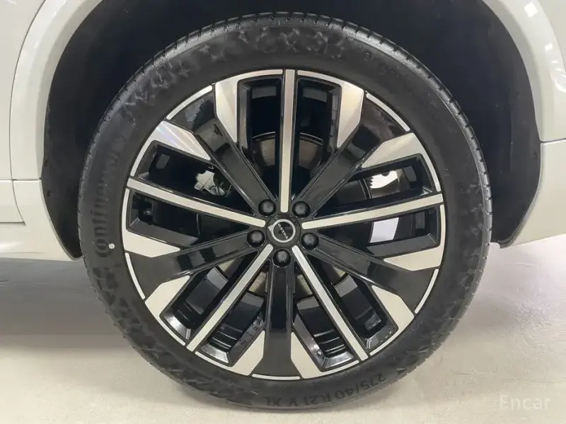 2025 Volvo XC90 с пробегом 5 753 км