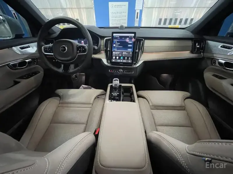 2025 Volvo XC90 с пробегом 5 753 км