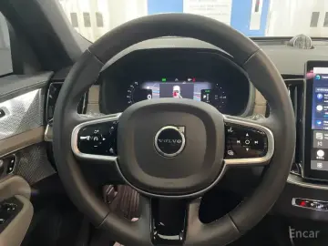 2025 Volvo XC90 с пробегом 5 753 км