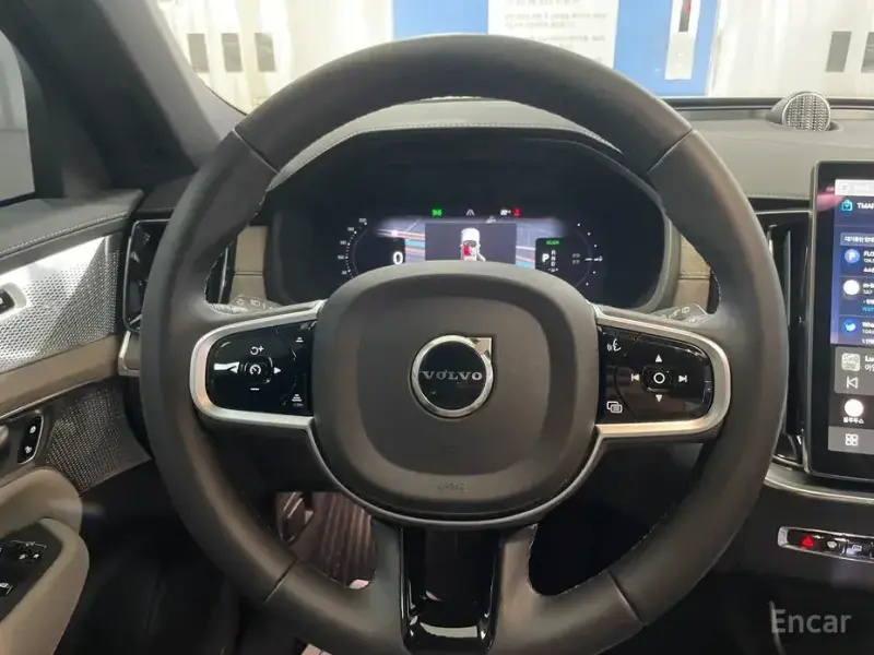 2025 Volvo XC90 с пробегом 5 753 км