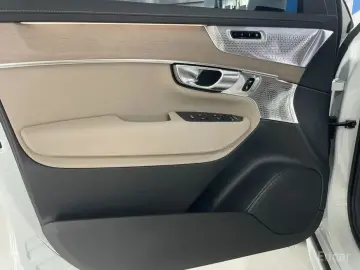 2025 Volvo XC90 с пробегом 5 753 км