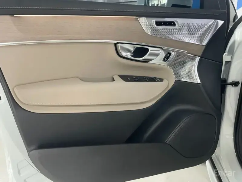 2025 Volvo XC90 с пробегом 5 753 км