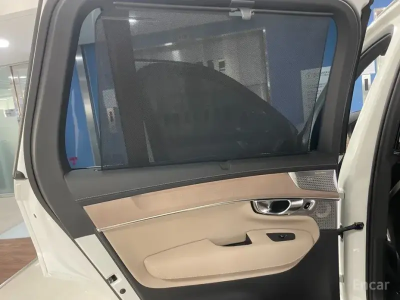 2025 Volvo XC90 с пробегом 5 753 км