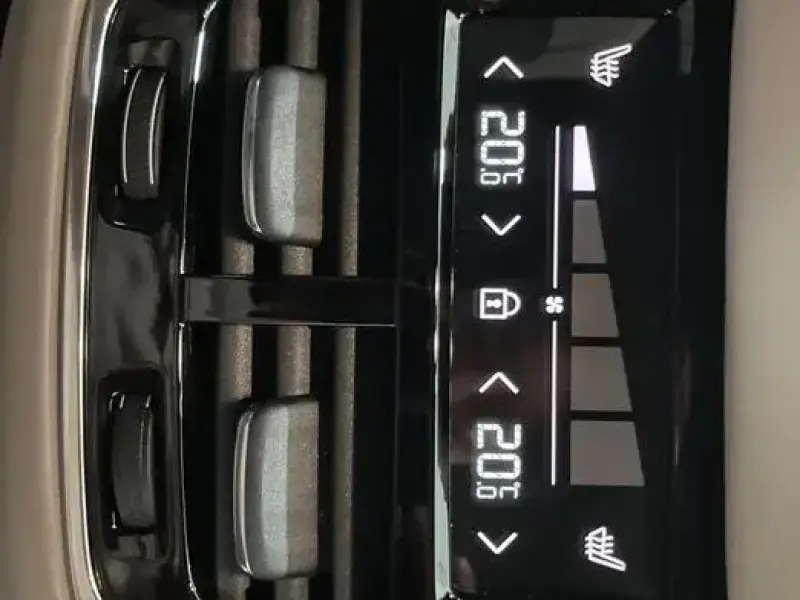 2025 Volvo XC90 с пробегом 5 753 км