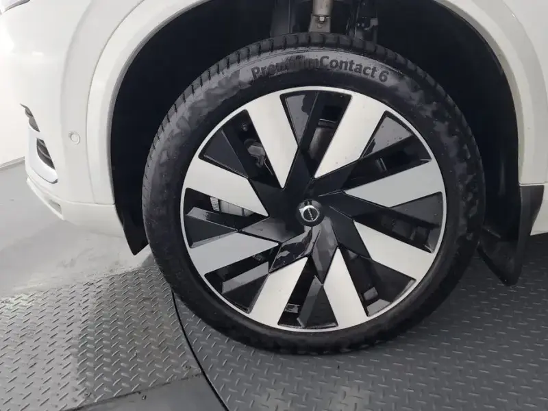2024 Volvo XC90 с пробегом 27 022 км