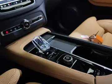 2024 Volvo XC90 с пробегом 27 022 км