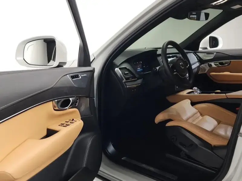 2024 Volvo XC90 с пробегом 27 022 км
