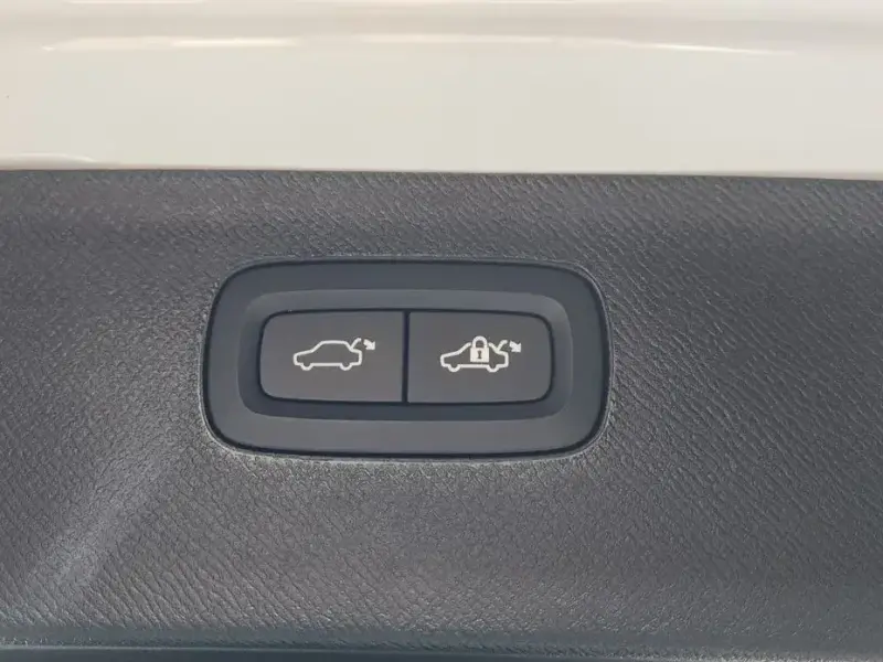2024 Volvo XC90 с пробегом 27 022 км