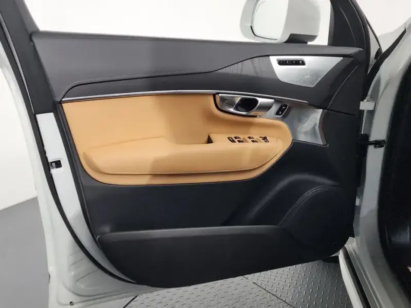 2024 Volvo XC90 с пробегом 27 022 км