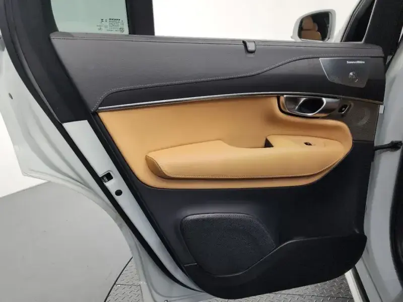 2024 Volvo XC90 с пробегом 27 022 км