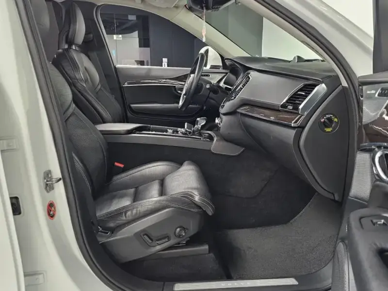 2016 Volvo XC90 с пробегом 106 696 км
