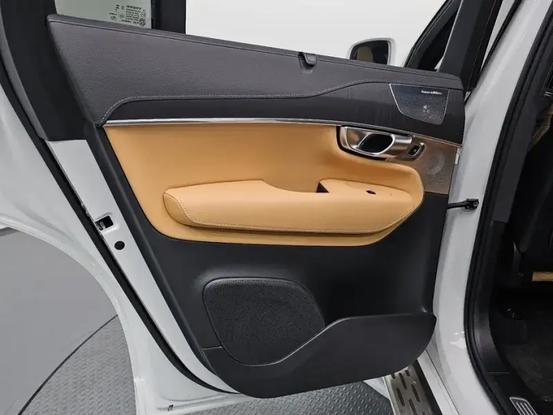 2024 Volvo XC90 с пробегом 9 225 км