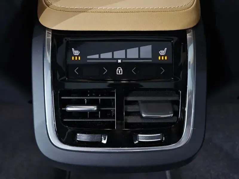 2024 Volvo XC90 с пробегом 9 225 км