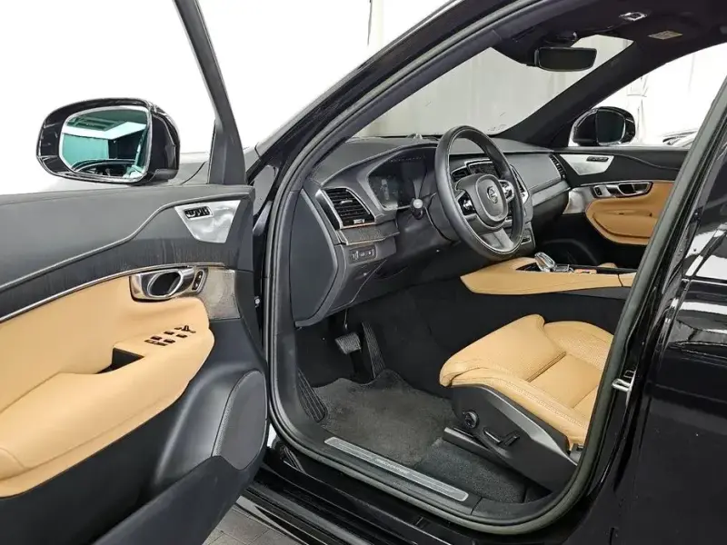 2022 Volvo XC90 с пробегом 29 976 км