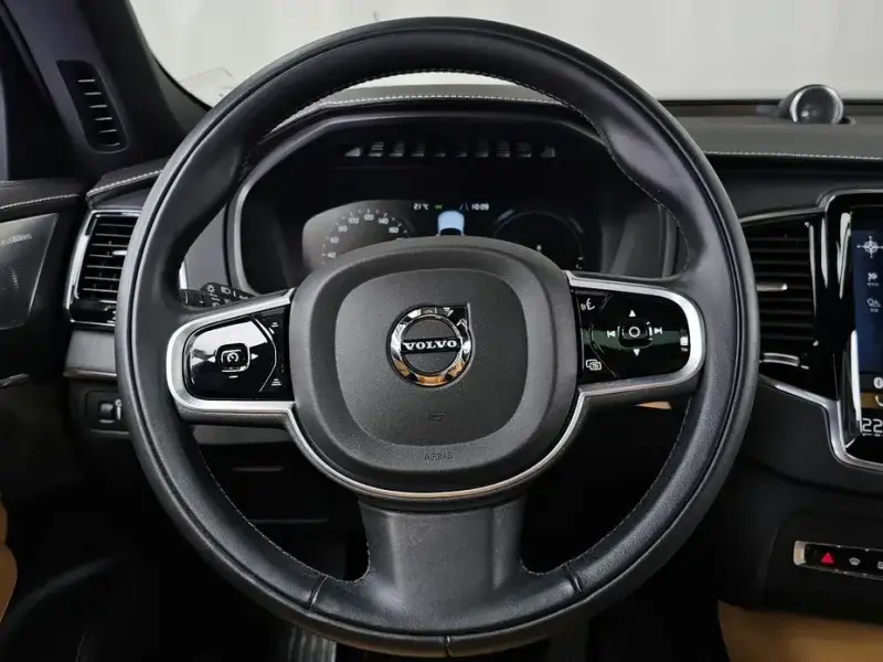 2022 Volvo XC90 с пробегом 29 976 км