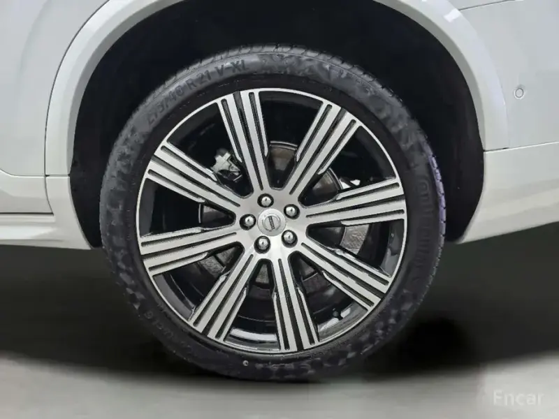 2025 Volvo XC90 с пробегом 12 710 км