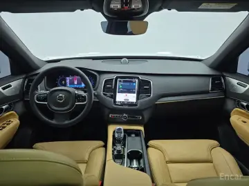 2025 Volvo XC90 с пробегом 12 710 км