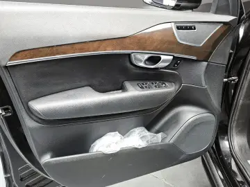 2017 Volvo XC90 с пробегом 115 028 км