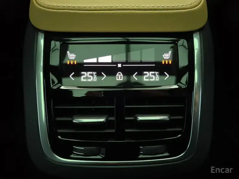 2025 Volvo XC90 с пробегом 12 710 км
