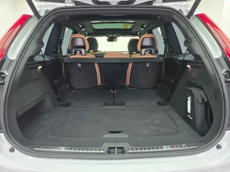 2025 Volvo XC90 с пробегом 12 710 км
