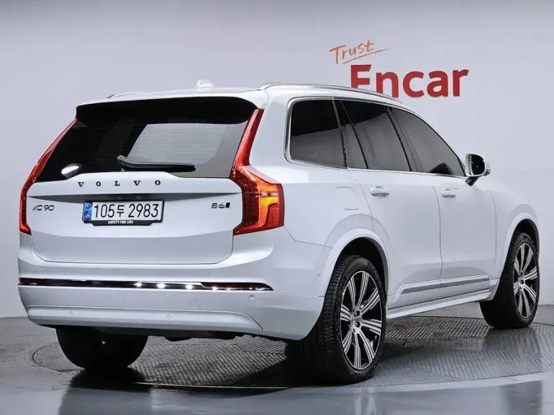 2025 Volvo XC90 с пробегом 10 893 км