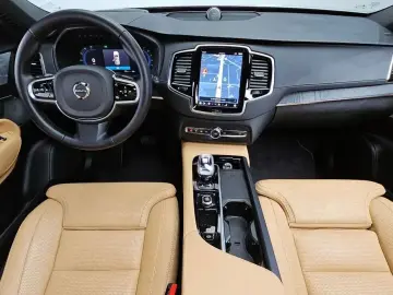 2025 Volvo XC90 с пробегом 10 893 км